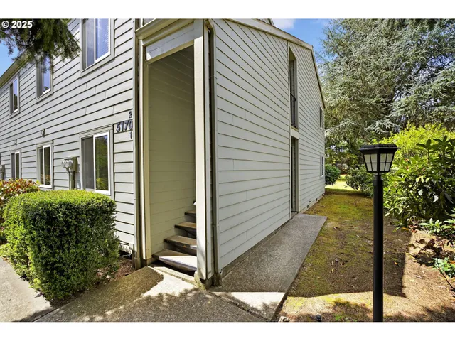 $220,000 | 5170 Northwest Neakahnie Avenue, Unit 1, Portland, OR 97229