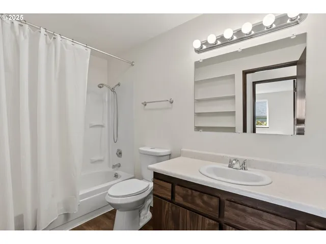 $220,000 | 5170 Northwest Neakahnie Avenue, Unit 1, Portland, OR 97229