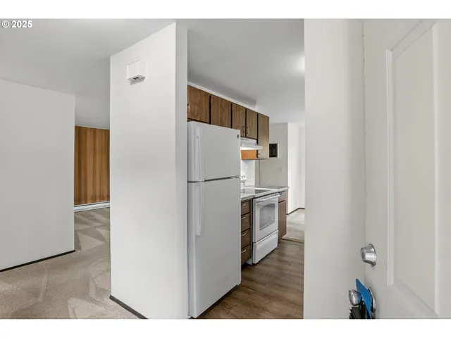 $220,000 | 5170 Northwest Neakahnie Avenue, Unit 1, Portland, OR 97229