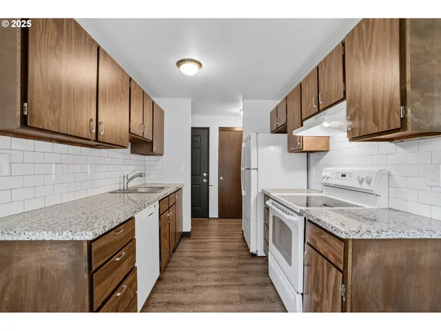 $220,000 | 5170 Northwest Neakahnie Avenue, Unit 1, Portland, OR 97229