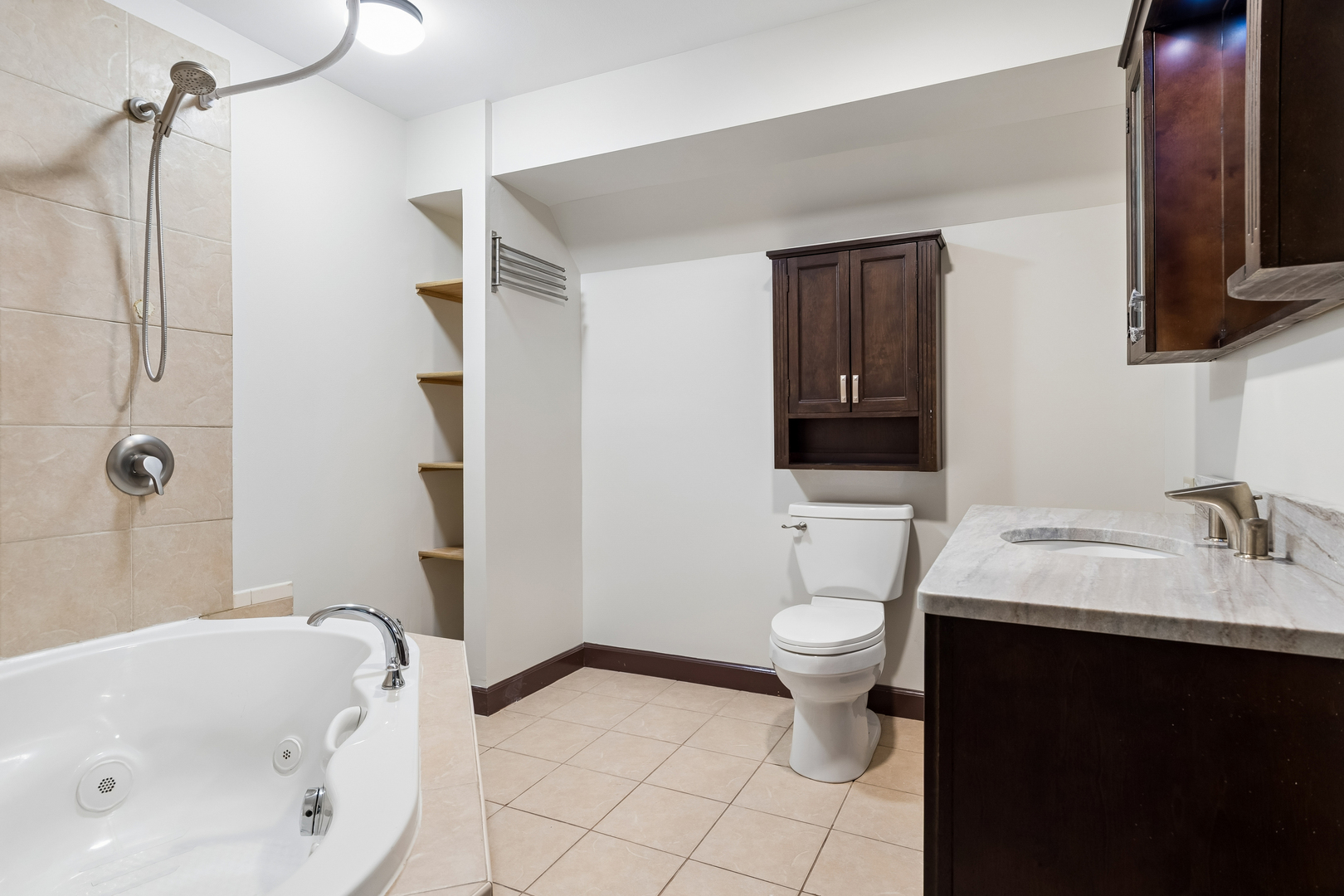 1539 Foxhill Road Naperville, IL 60563 - Photo 23 of 43 Gallery Image 23