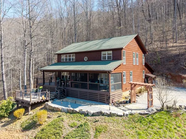 $575,000 | 961 South Brooks Cove Road, Hayesville, NC 28904