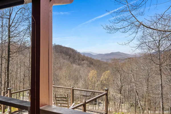 $575,000 | 961 South Brooks Cove Road, Hayesville, NC 28904