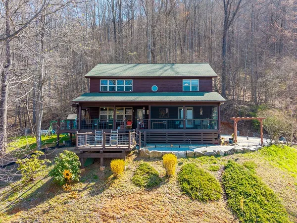 $575,000 | 961 South Brooks Cove Road, Hayesville, NC 28904
