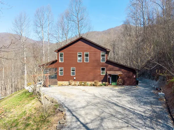 $575,000 | 961 South Brooks Cove Road, Hayesville, NC 28904