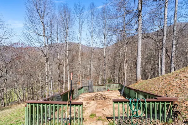 $575,000 | 961 South Brooks Cove Road, Hayesville, NC 28904