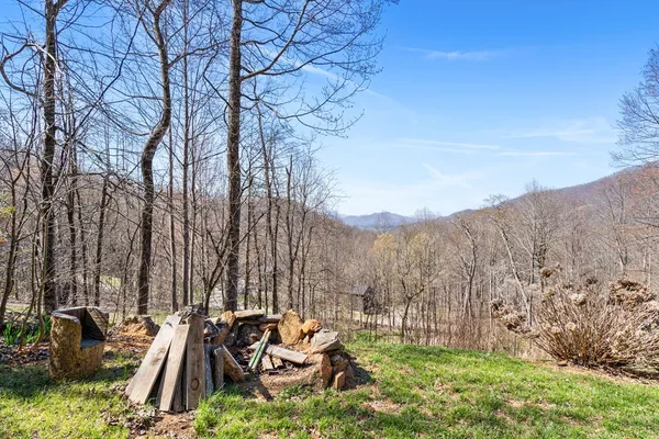 $575,000 | 961 South Brooks Cove Road, Hayesville, NC 28904