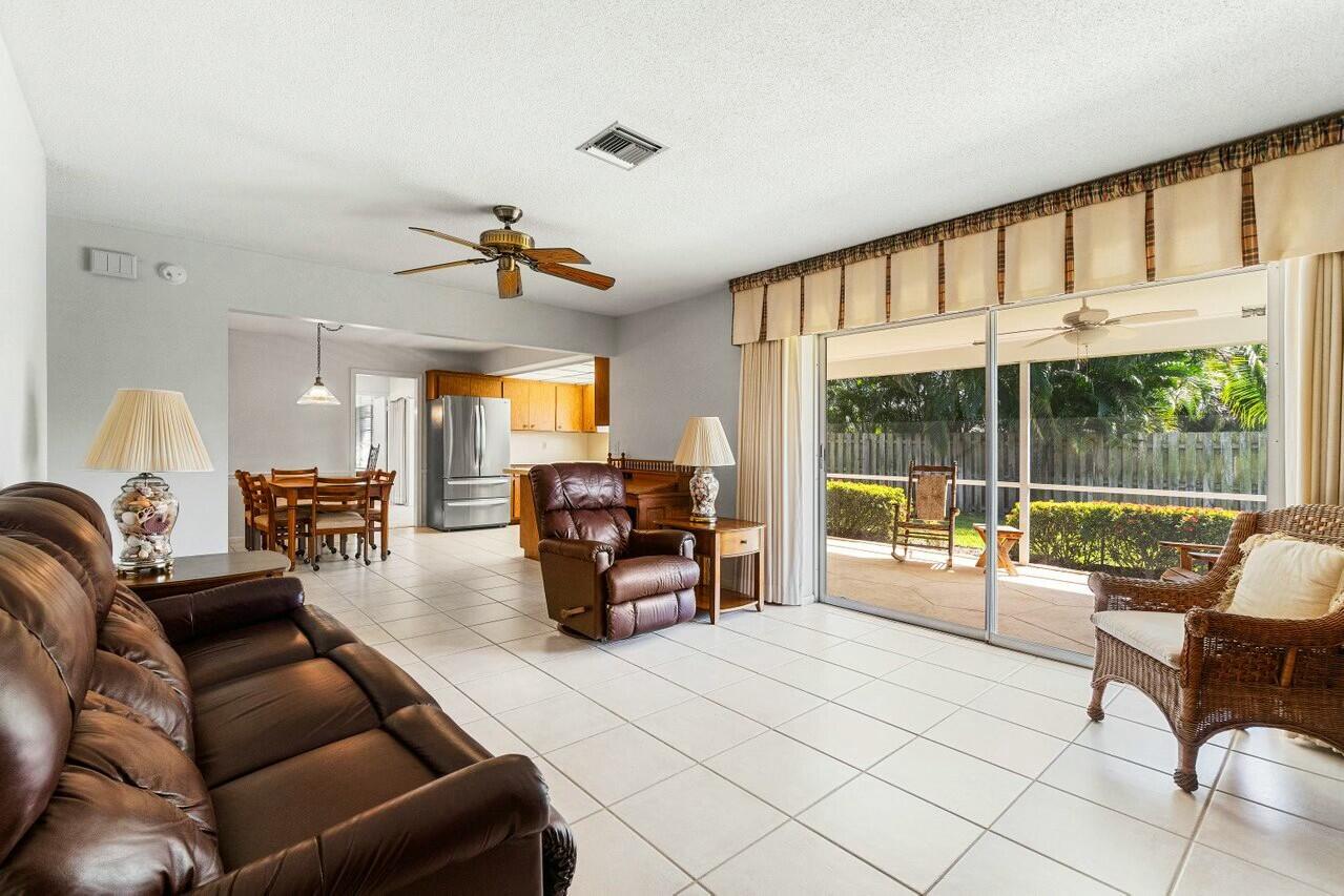 45 Golfview Drive Tequesta, FL 33469 - Photo 12 of 29 Family Room to Kitchen