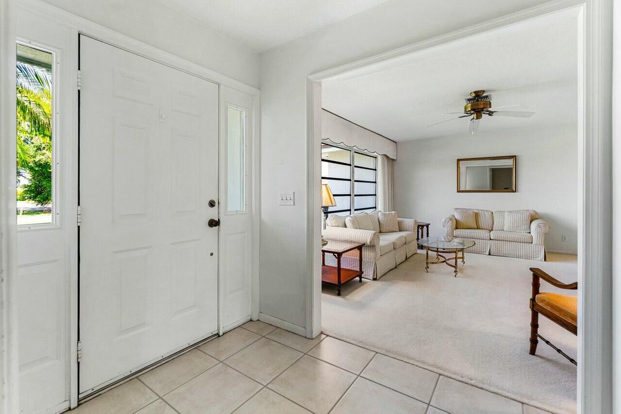 45 Golfview Drive Tequesta, FL 33469 - Photo 2 of 29 Foyer