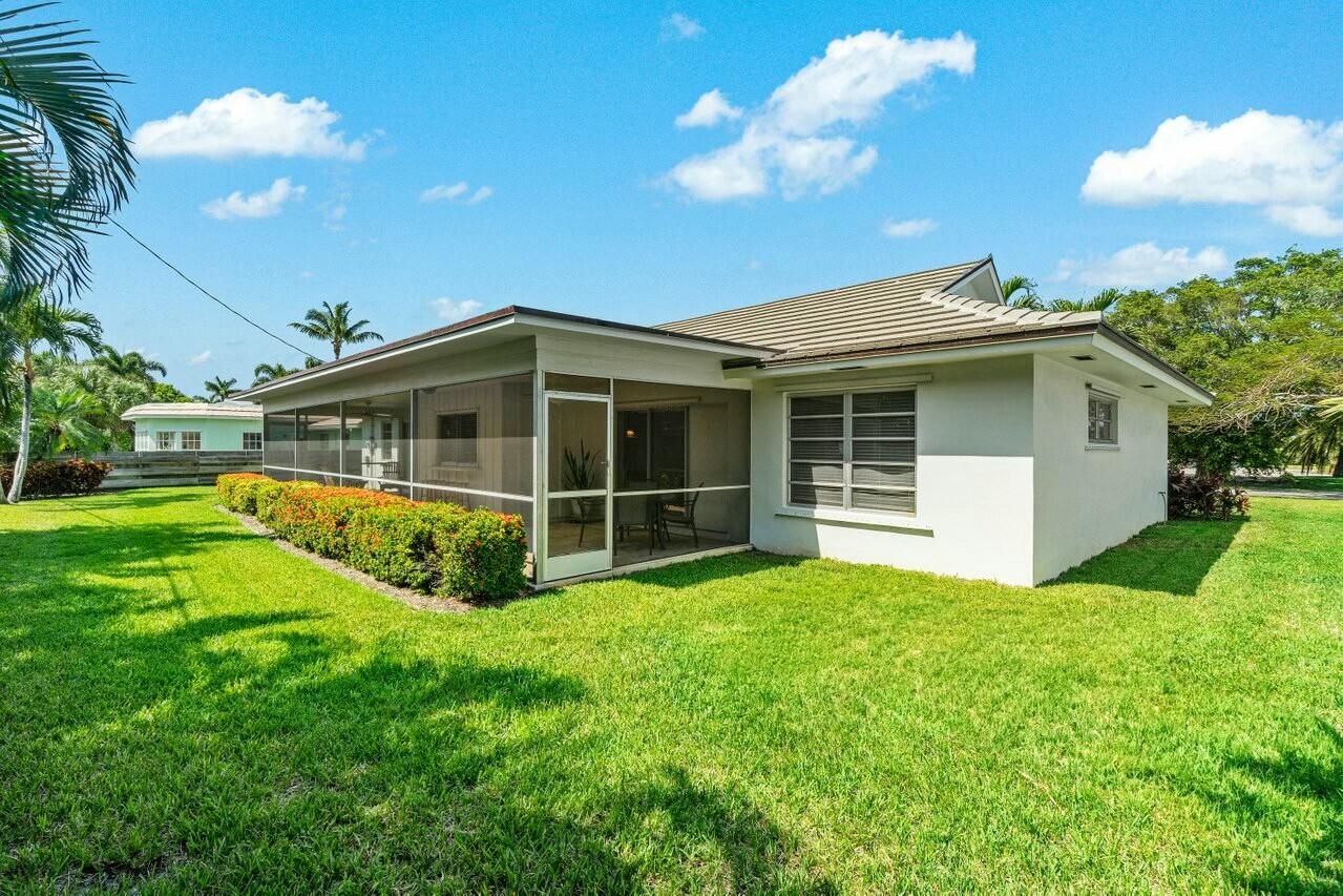 45 Golfview Drive Tequesta, FL 33469 - Photo 21 of 29 Backyard