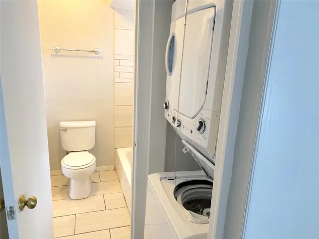 $1,400 | 10122 Shadow Wood Drive, Unit 23, Houston, TX 77043