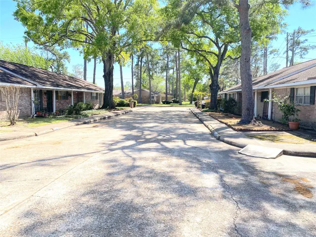 $1,400 | 10122 Shadow Wood Drive, Unit 23, Houston, TX 77043