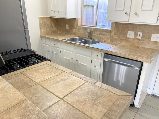 $1,400 | 10122 Shadow Wood Drive, Unit 23, Houston, TX 77043