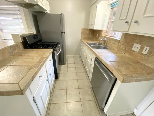 $1,400 | 10122 Shadow Wood Drive, Unit 23, Houston, TX 77043