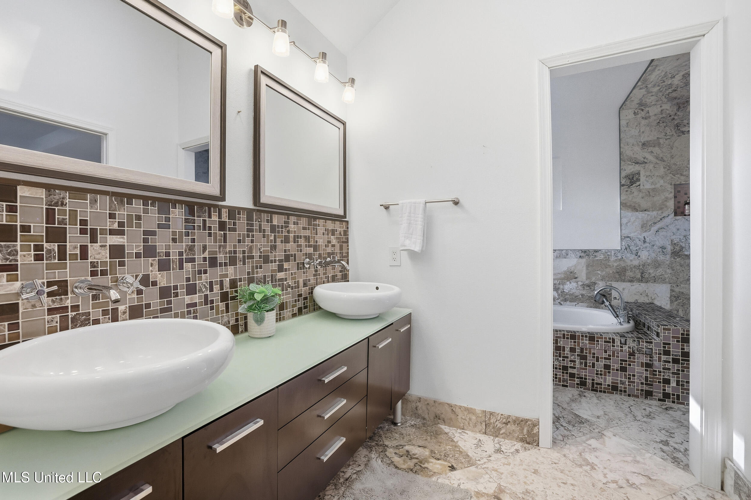 6800 Riviera Drive Biloxi, MS 39532 - Photo 30 of 71 52_r6__5969