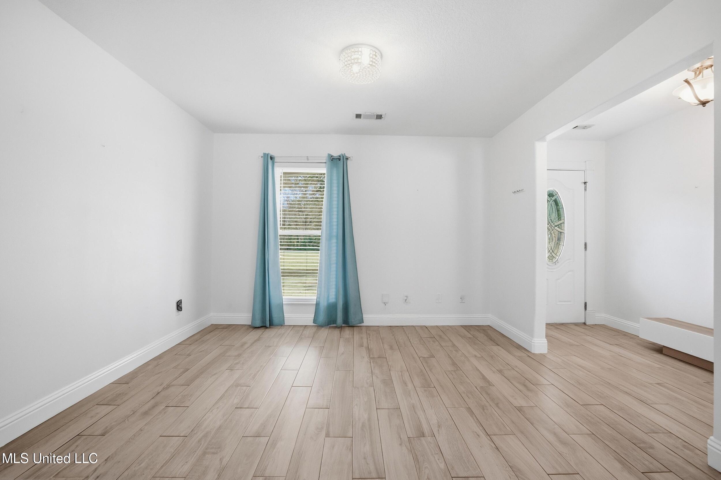 6800 Riviera Drive Biloxi, MS 39532 - Photo 5 of 71 12_r6__5799_autoremove_12289218