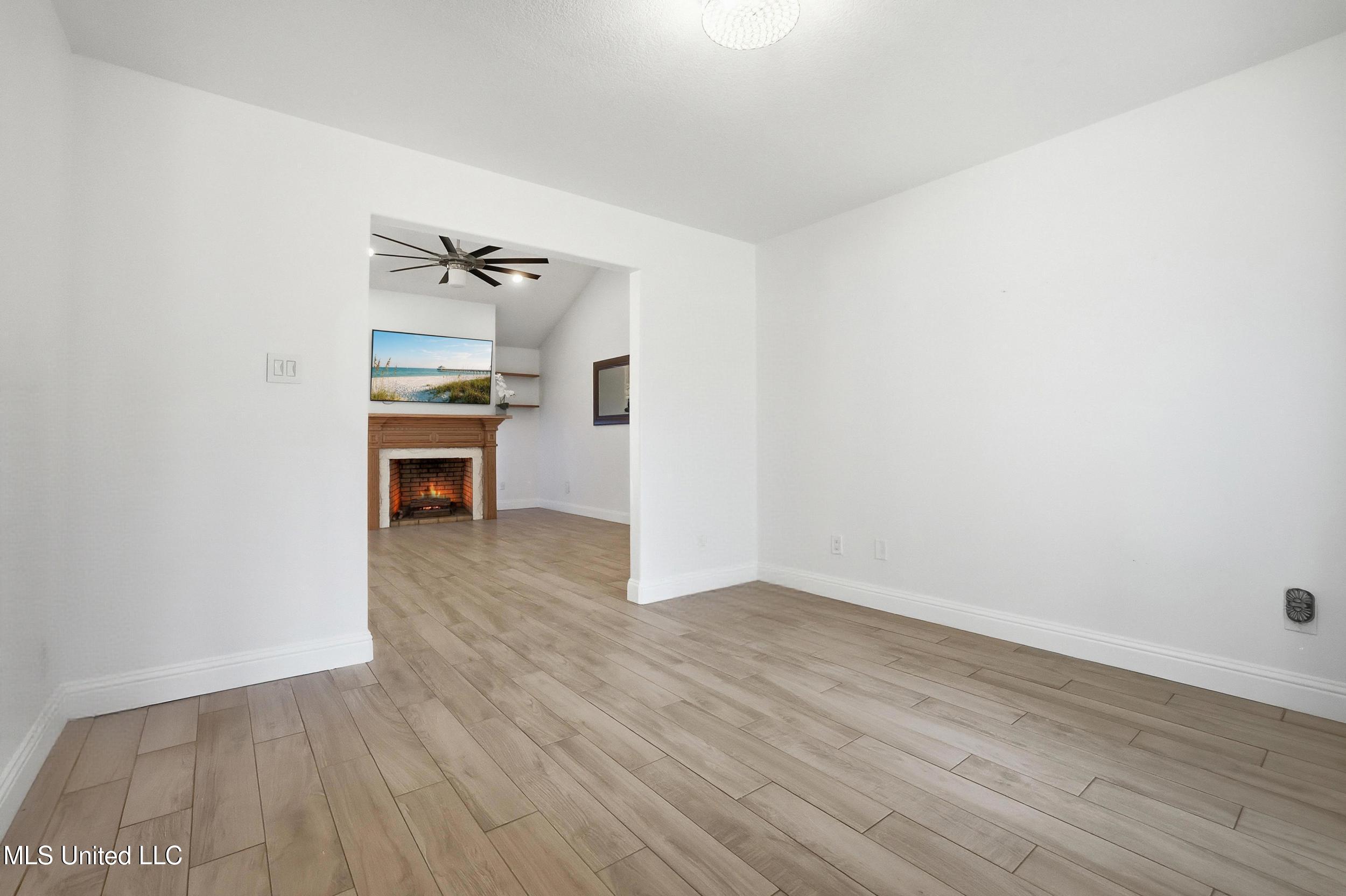 6800 Riviera Drive Biloxi, MS 39532 - Photo 6 of 71 15_r6__5804 autoremove