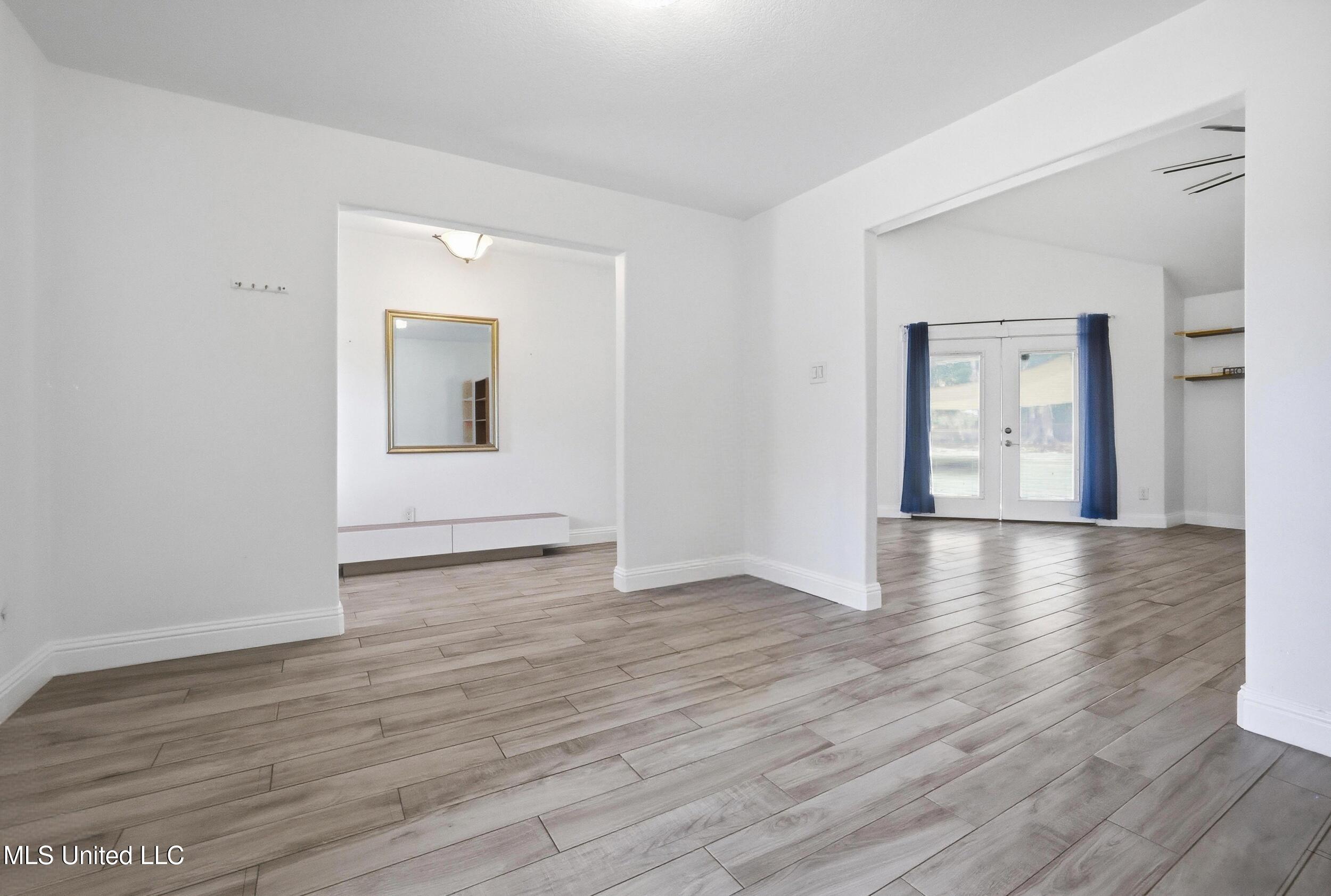 6800 Riviera Drive Biloxi, MS 39532 - Photo 7 of 71 17_r6__5809 autoremove