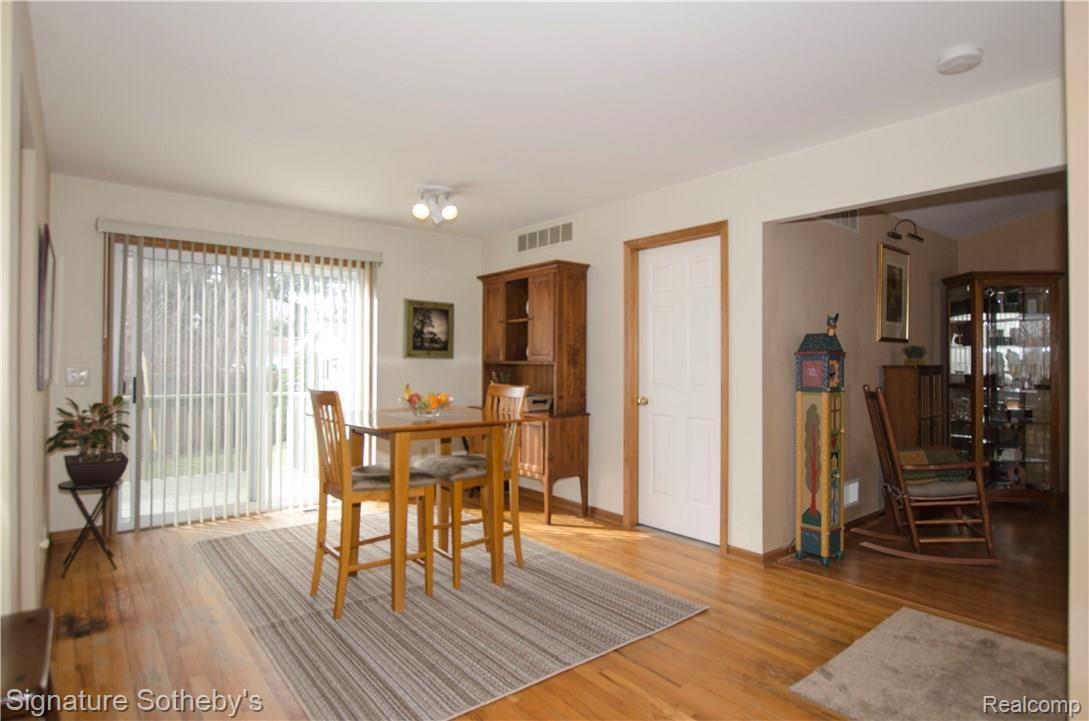 2333 Crooks Road Royal Oak, MI 48073 - Photo 16 of 51 brakfast room2.JPG