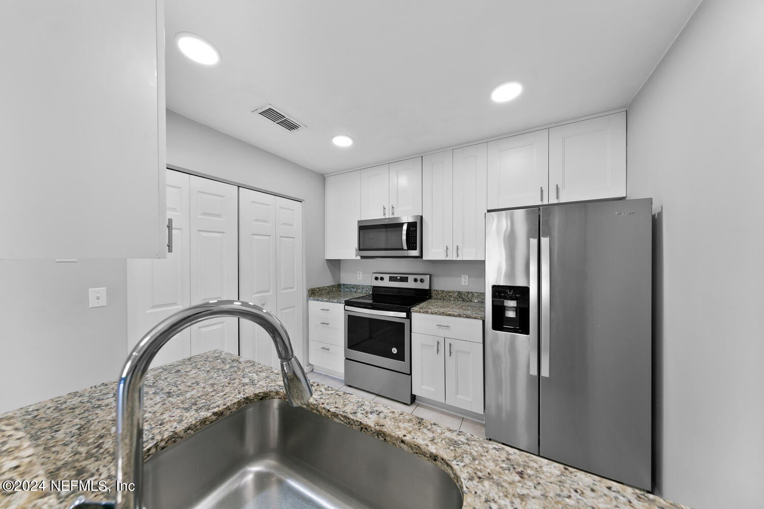 3801 Crown Point Road, Unit 2031 Jacksonville, FL 32257 - Photo 11 of 25 3801 Crown Point Rd 2031-large-012-016-A