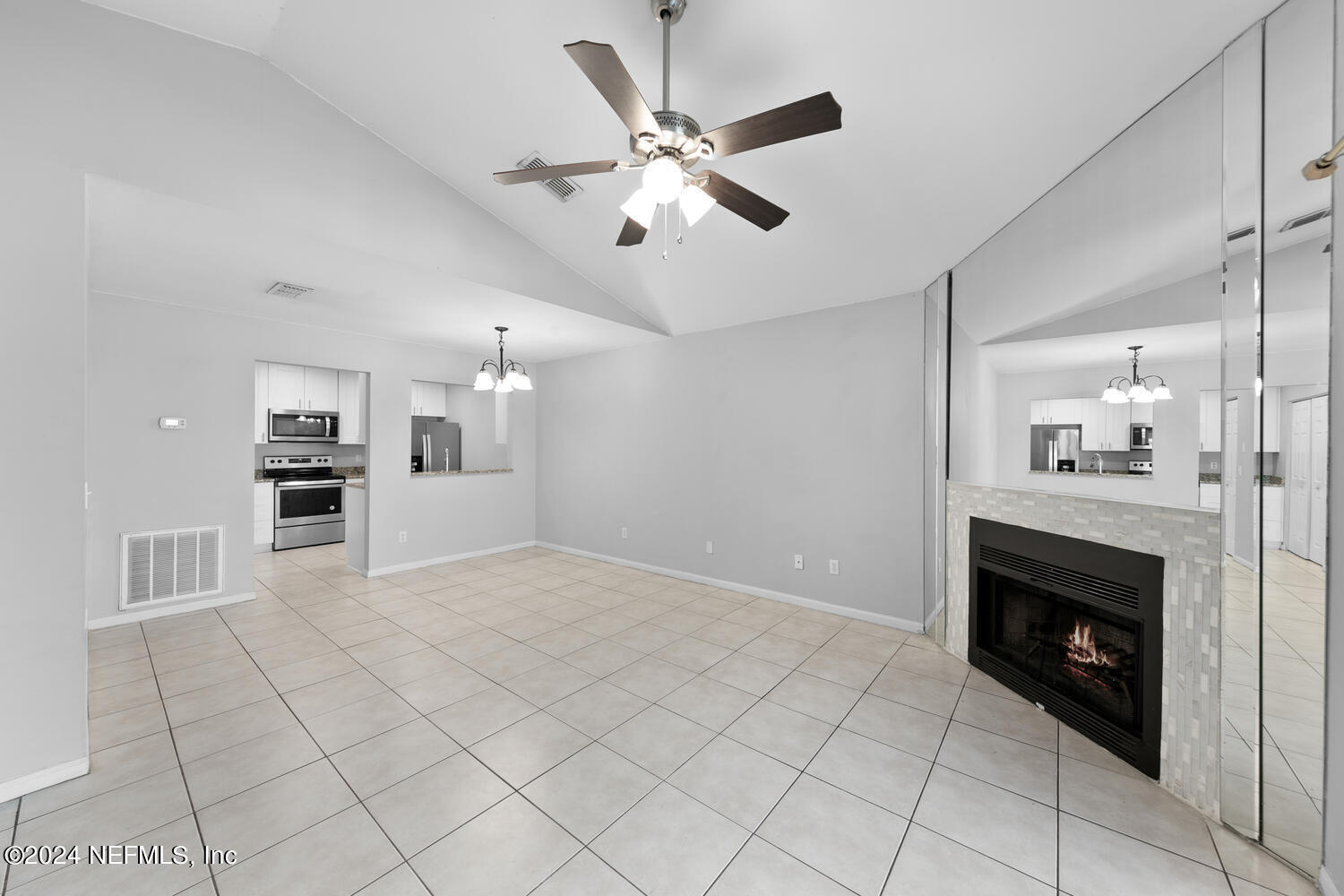3801 Crown Point Road, Unit 2031 Jacksonville, FL 32257 - Photo 4 of 25 3801 Crown Point Rd 2031-large-005-014-A