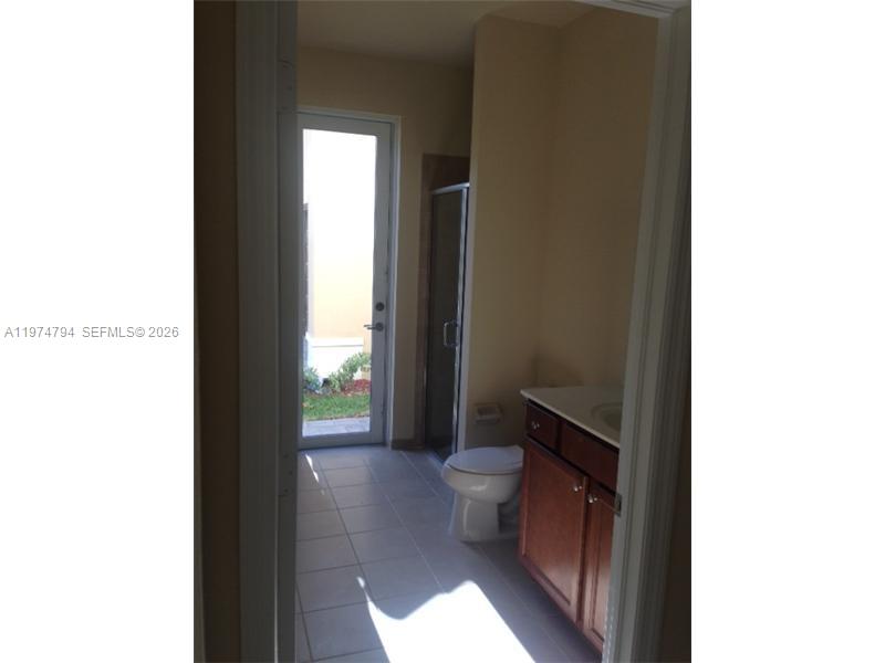 17057 Southwest 92nd Street Miami, FL 33196 - Photo 5 of 13 Bathroom