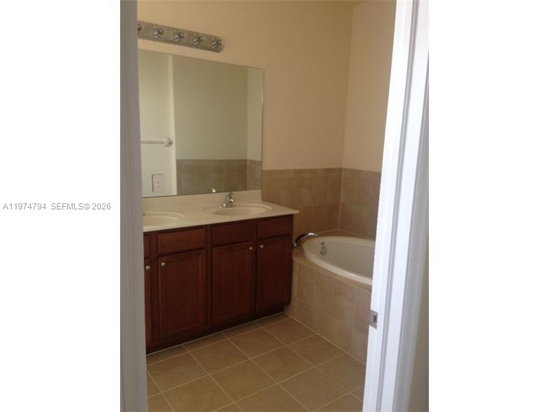 17057 Southwest 92nd Street Miami, FL 33196 - Photo 10 of 13 Bath/Spa Master