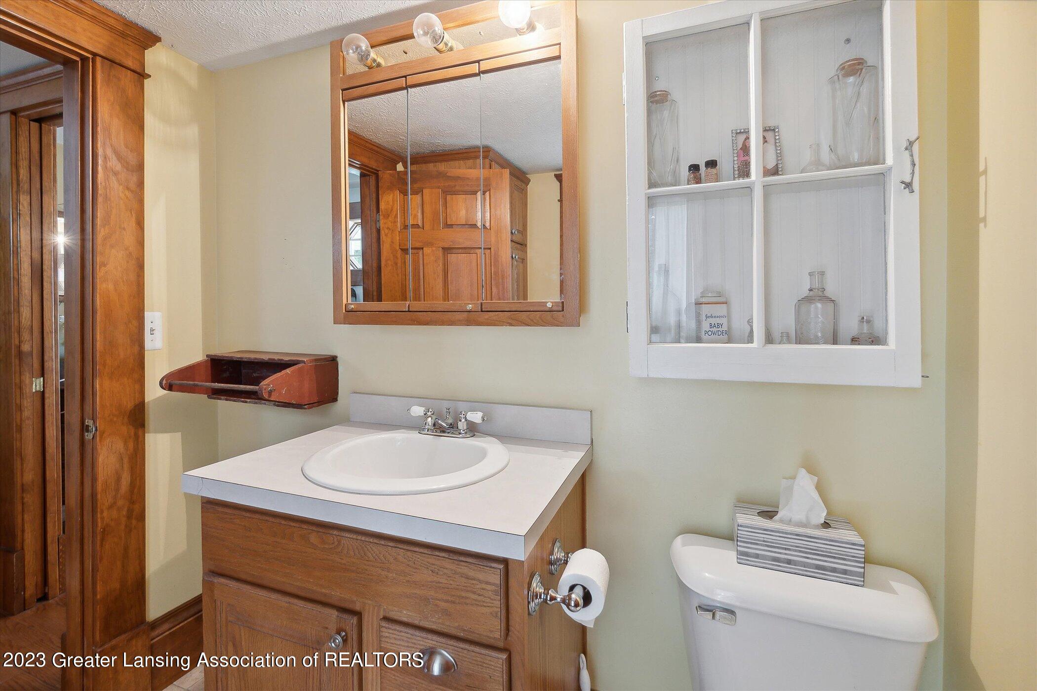 3390 East Howe Road Dewitt, MI 48820 - Photo 20 of 54 24-3390-E-Howe-Rd-DeWitt-MI-48820-Window