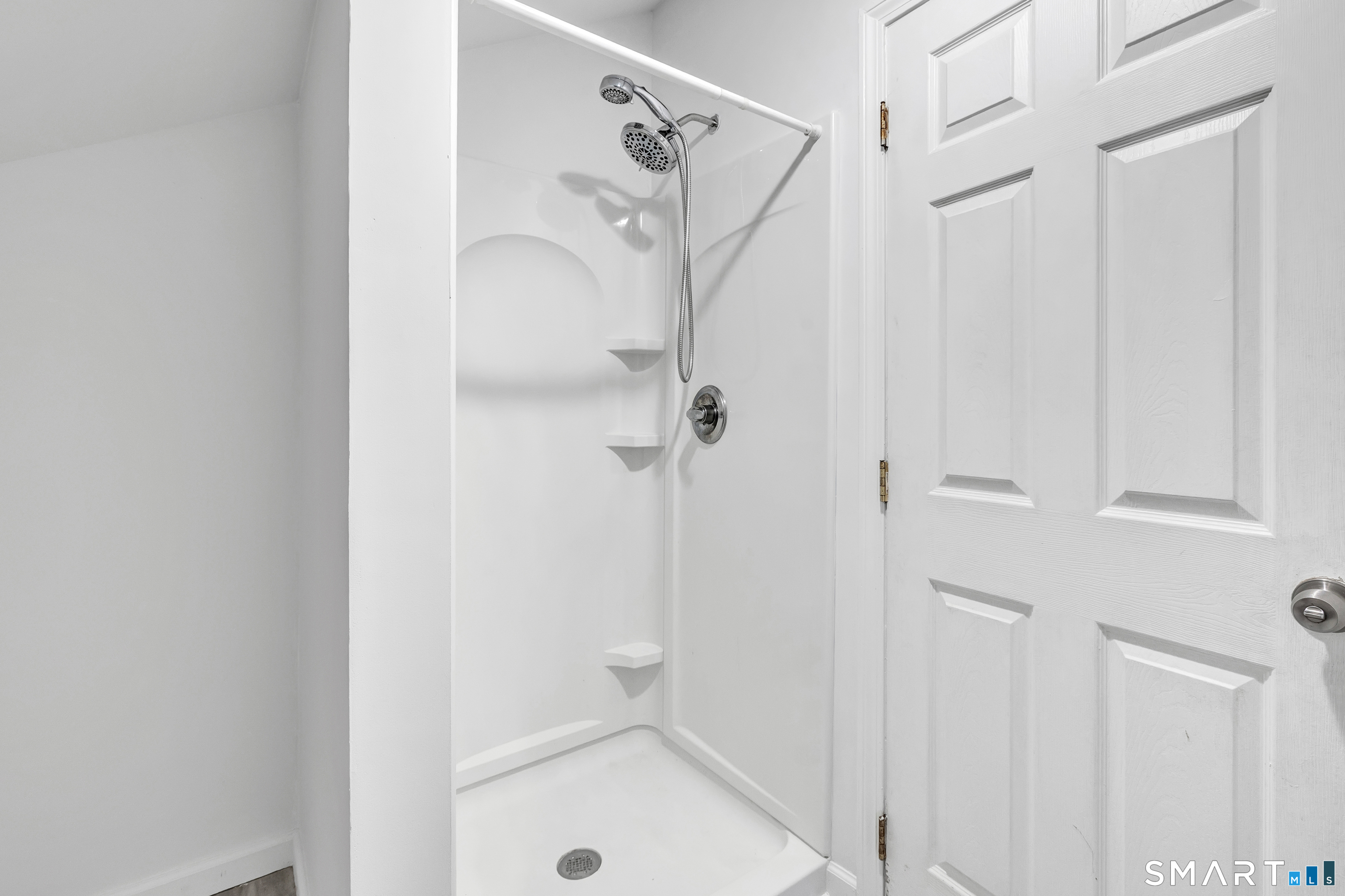 72 Bennett Avenue Waterbury, CT 06708 - Photo 32 of 35 Gallery Image 32