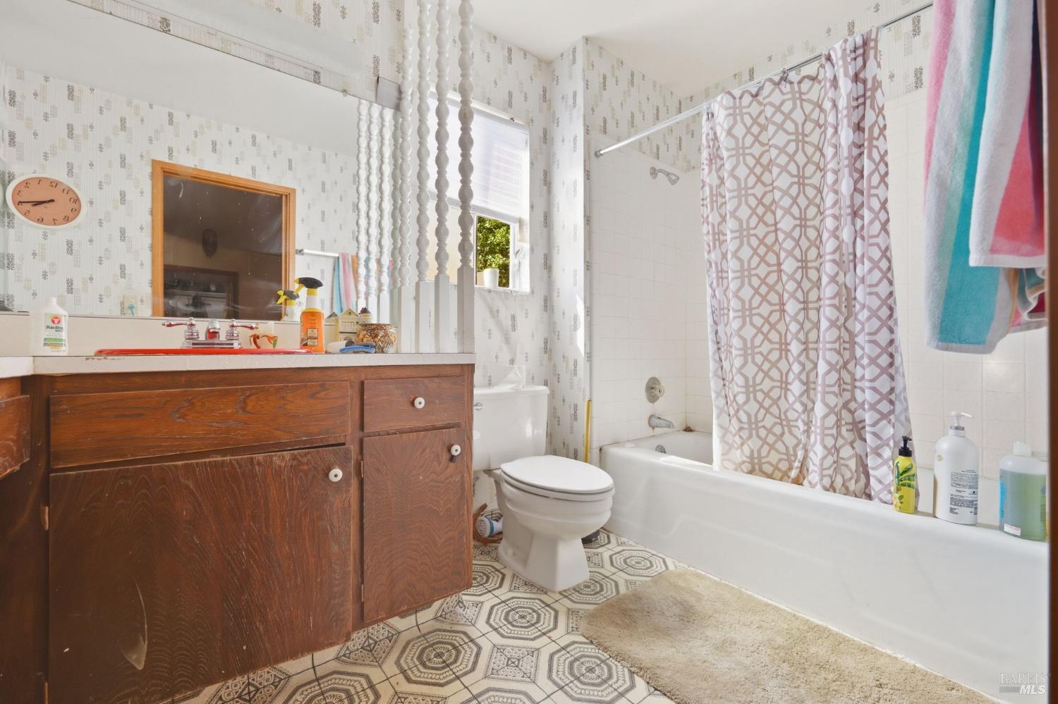 1 Green Point Lane Novato, CA 94945 - Photo 23 of 33 Master Bathroom