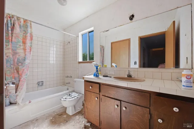 $1,400,000 | 1 Green Point Lane, Novato, CA 94945