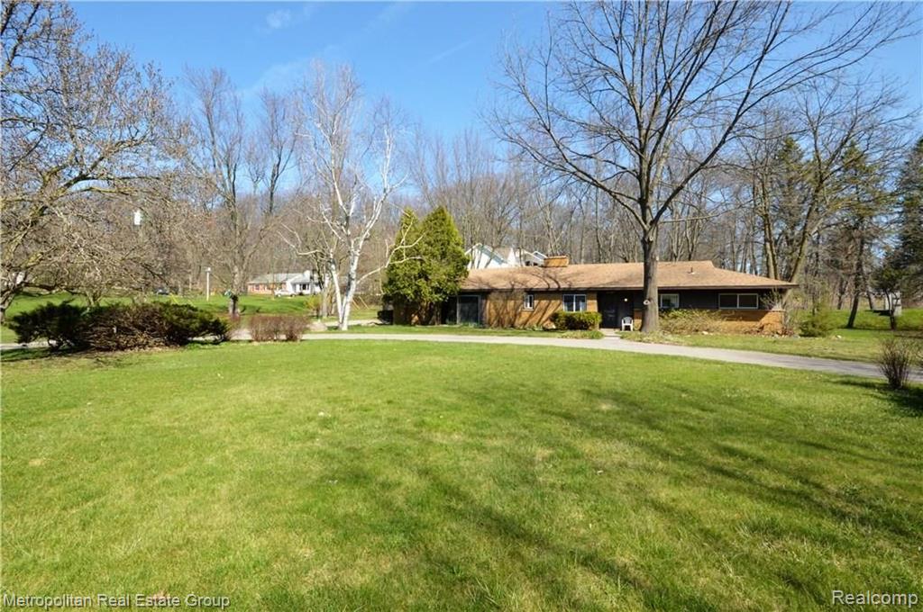 20 Perrydale Street Rochester Hills, MI 48306 - Photo 4 of 27