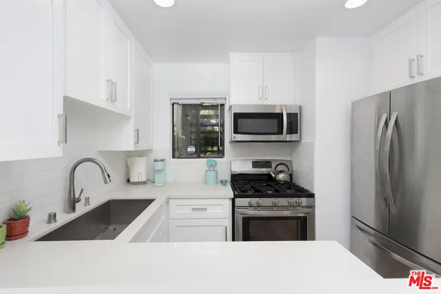 $559,000 | 8110 Manitoba Street, Unit 109, Playa del Rey, CA 90293