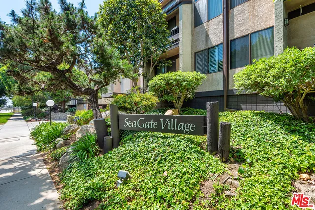 $559,000 | 8110 Manitoba Street, Unit 109, Playa del Rey, CA 90293