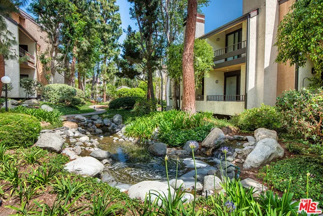 $559,000 | 8110 Manitoba Street, Unit 109, Playa del Rey, CA 90293