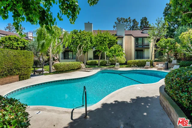 $559,000 | 8110 Manitoba Street, Unit 109, Playa del Rey, CA 90293