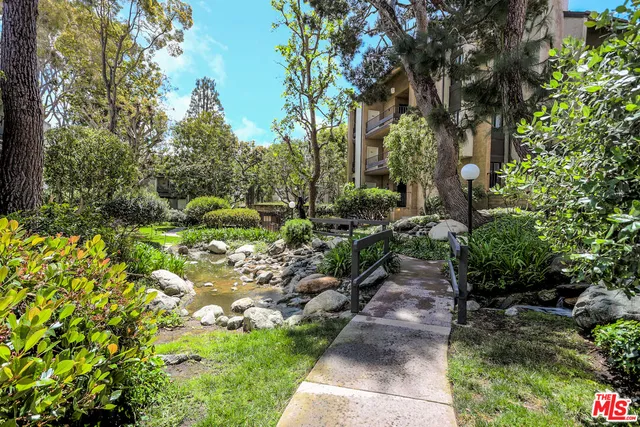 $559,000 | 8110 Manitoba Street, Unit 109, Playa del Rey, CA 90293