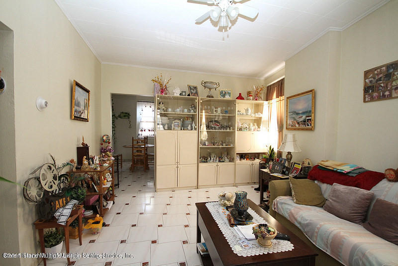 102-104 Robin Road Staten Island, NY 10305 - Photo 11 of 23 Living Room. Right Unit