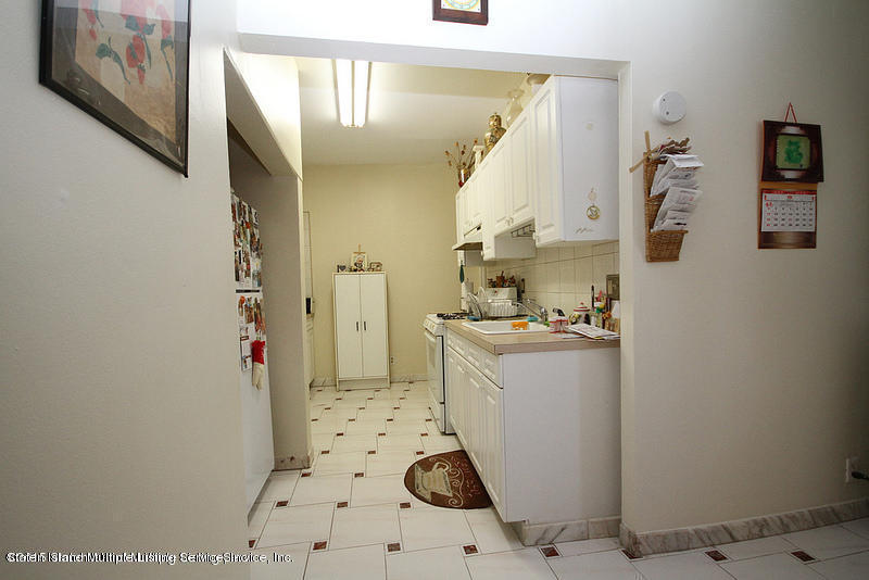 102-104 Robin Road Staten Island, NY 10305 - Photo 16 of 23 Kitchen. Right Unit