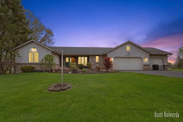 $475,000 | 2901 84th Street Southeast, Caledonia, MI 49316
