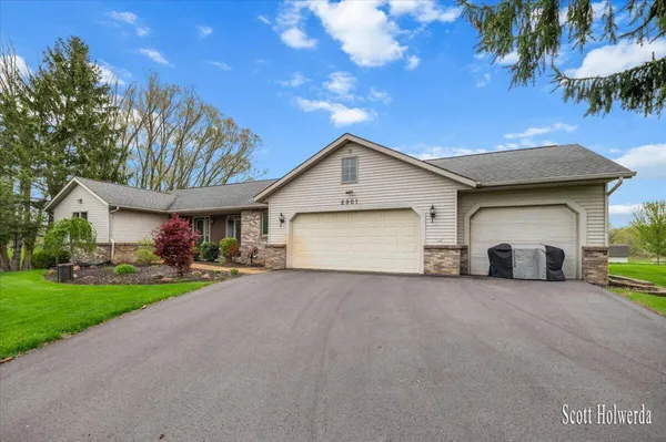 $475,000 | 2901 84th Street Southeast, Caledonia, MI 49316