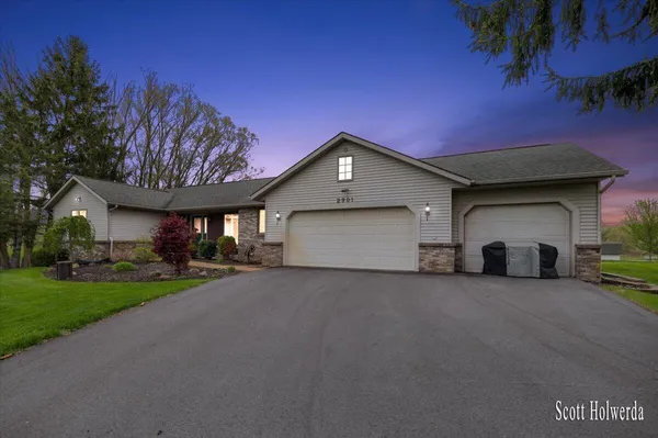 $475,000 | 2901 84th Street Southeast, Caledonia, MI 49316