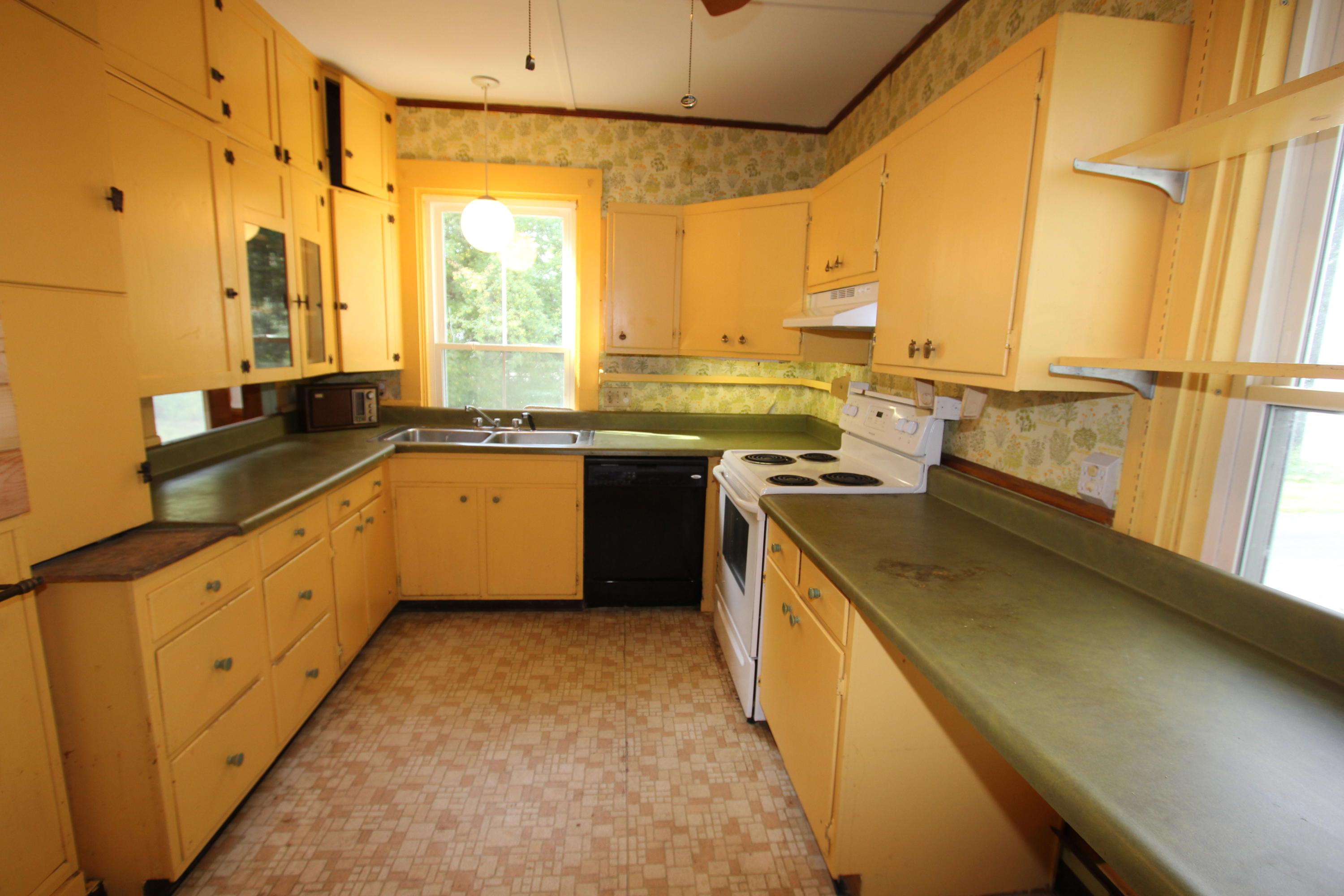 157 Academy Road Monmouth, ME 04259 - Photo 2 of 29 IMG_9072