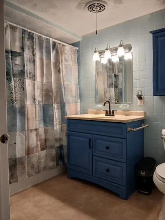 $1,800 | 168 Fulton Street, Unit 3, Fall River, MA 02720