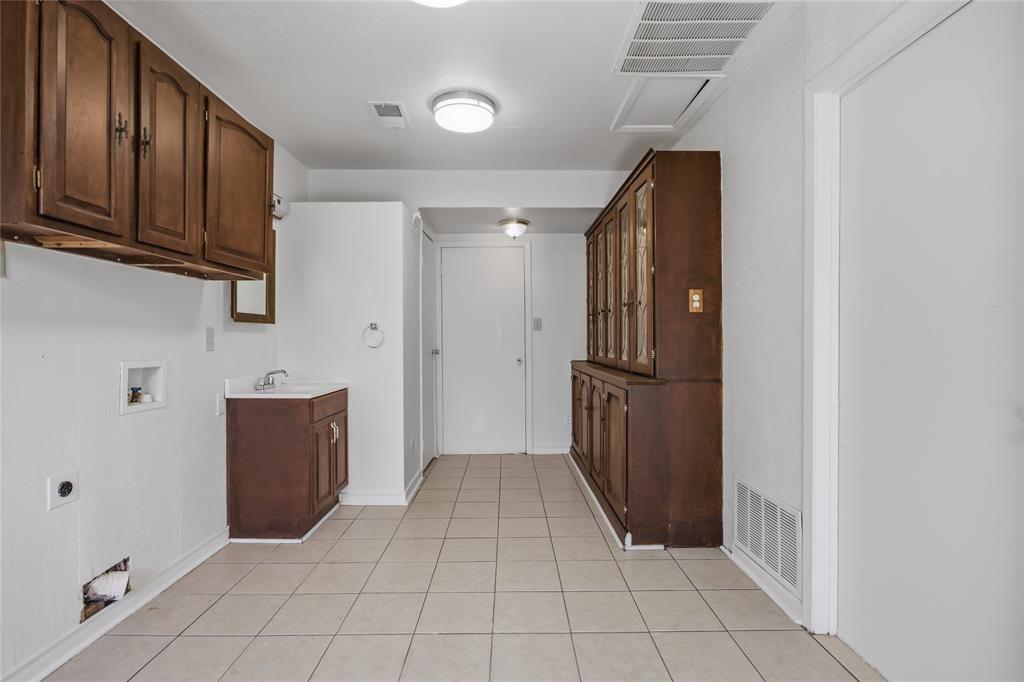 15721 Mapleview Circle Dallas, TX 75248 - Photo 15 of 40