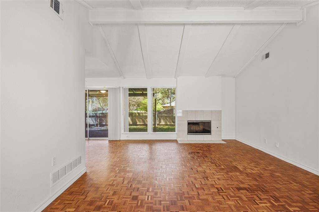 15721 Mapleview Circle Dallas, TX 75248 - Photo 7 of 40