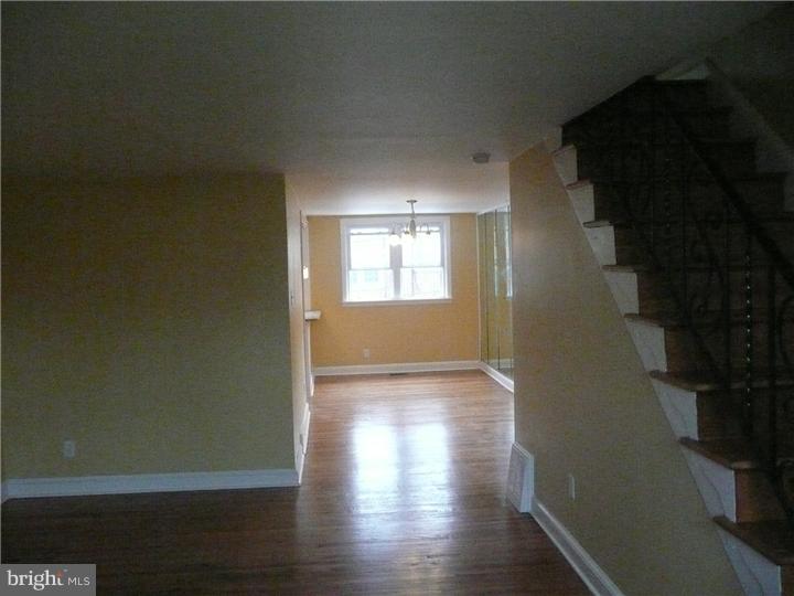 7336 Brookhaven Road Philadelphia, PA 19151 - Photo 14 of 21 Living Room