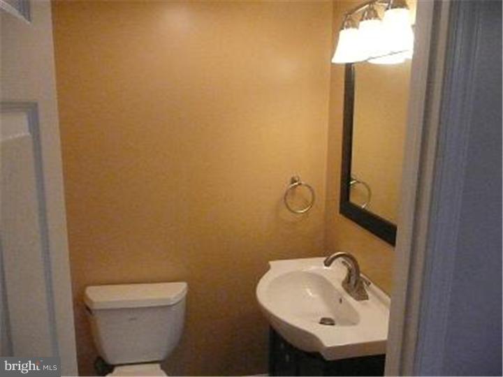 7336 Brookhaven Road Philadelphia, PA 19151 - Photo 18 of 21 Bathroom