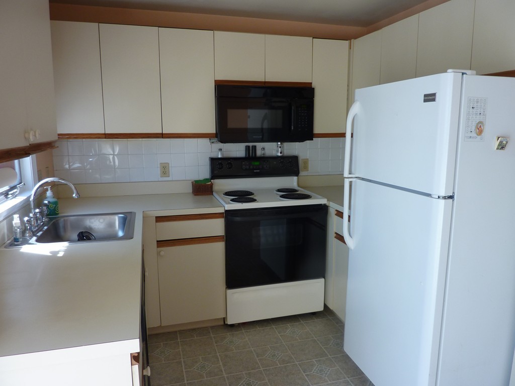 48 Victoria Heights Road, Unit 48 Boston, MA 02136 - Photo 2 of 9