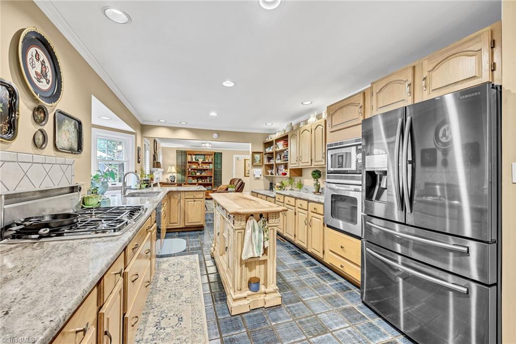 978 Nottingham Road High Point, NC 27262 - Photo 11 of 47 Gallery Image 11